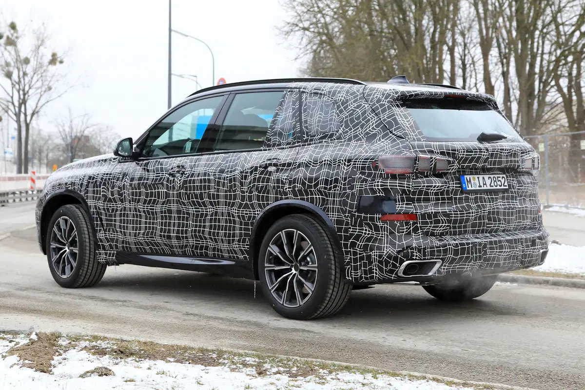 BMW X5 eccola in azione durante i test (8)