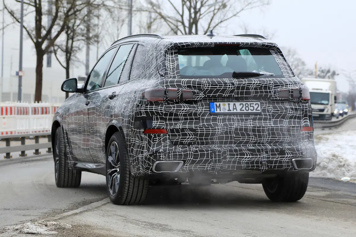 BMW X5 eccola in azione durante i test (9)