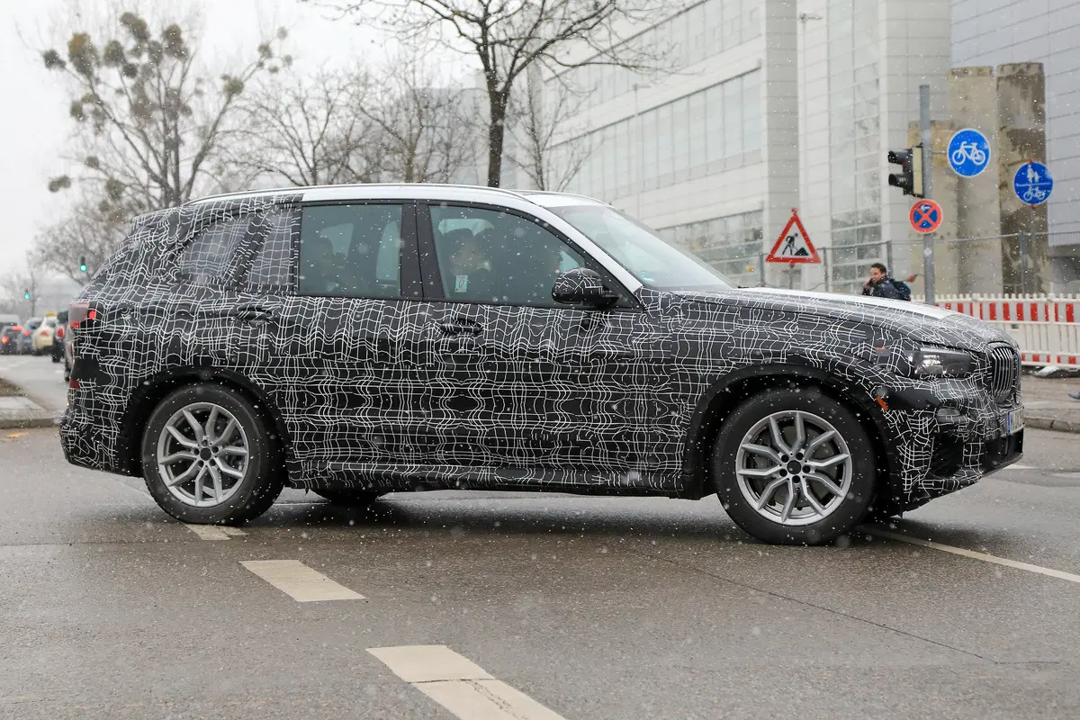 BMW X5 eccola in azione durante i test (13)