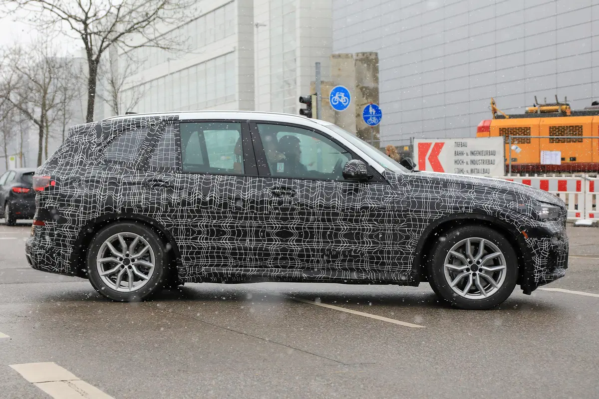 BMW X5 eccola in azione durante i test (14)