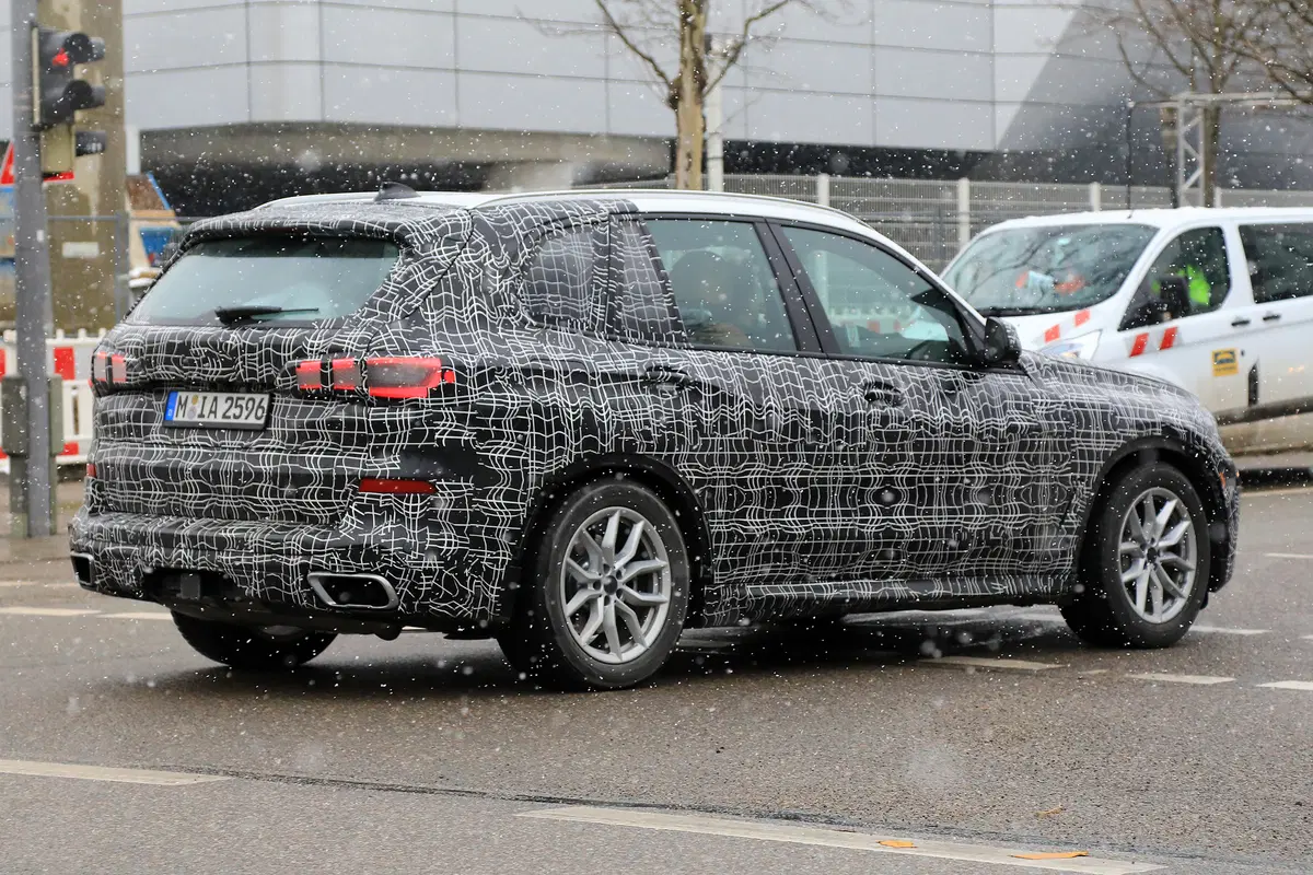 BMW X5 eccola in azione durante i test (16)