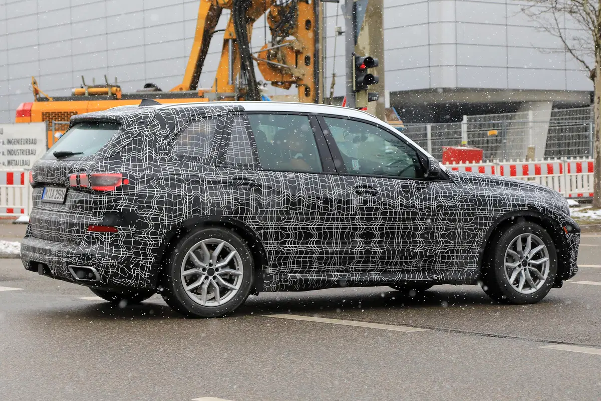 BMW X5 eccola in azione durante i test (18)