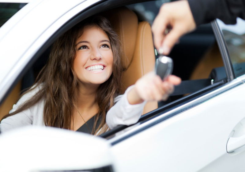 Auto, le donne preferiscono i SUV