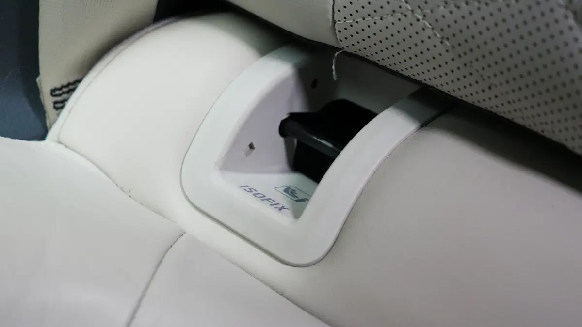 Jaguar E-Pace, Come va in... Famiglia [Video] (5)
