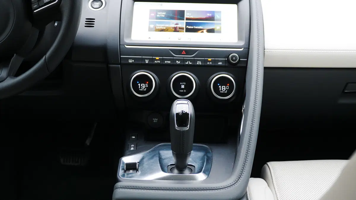 Jaguar E-Pace, Come va in... Famiglia [Video] (16)
