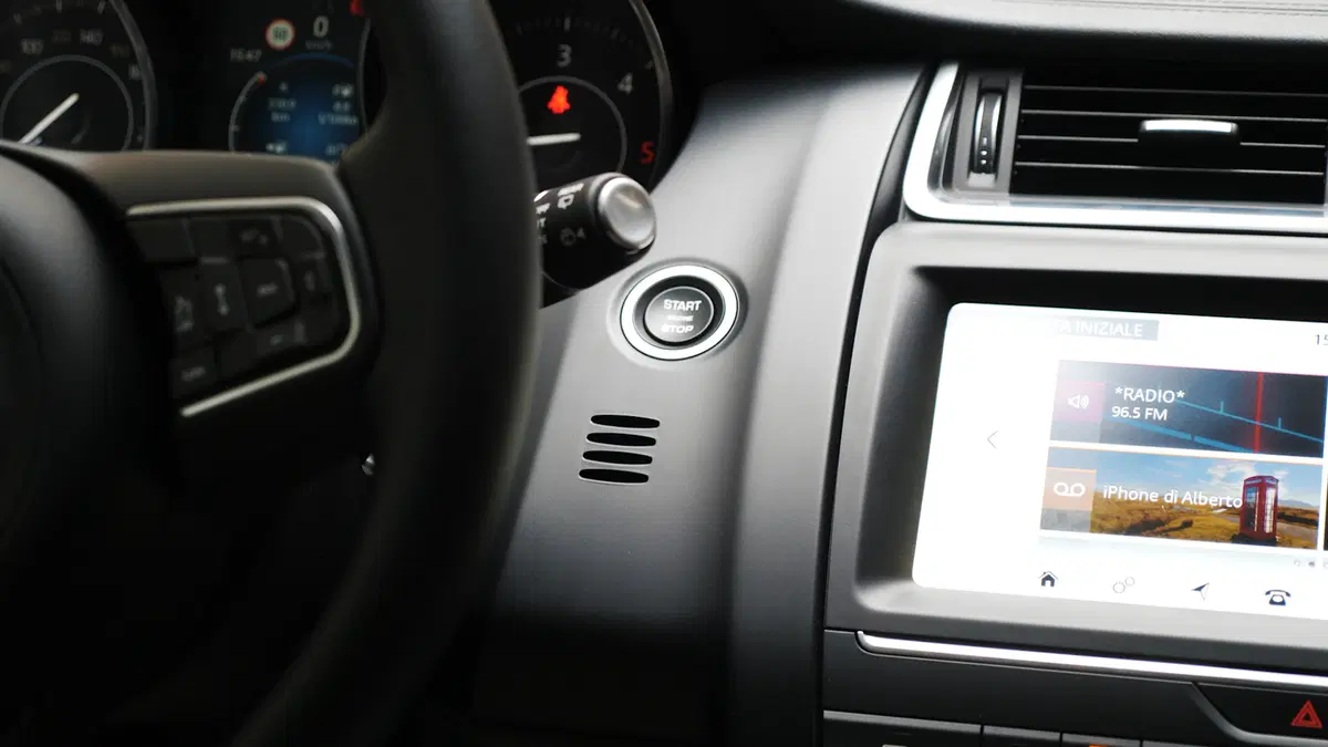 Jaguar E-Pace, Come va in... Famiglia [Video] (20)