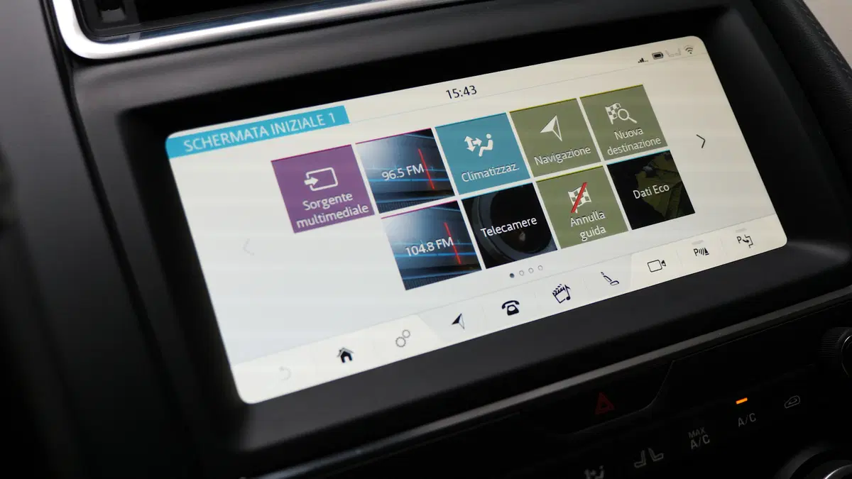 Jaguar E-Pace, Come va in... Famiglia [Video] (22)