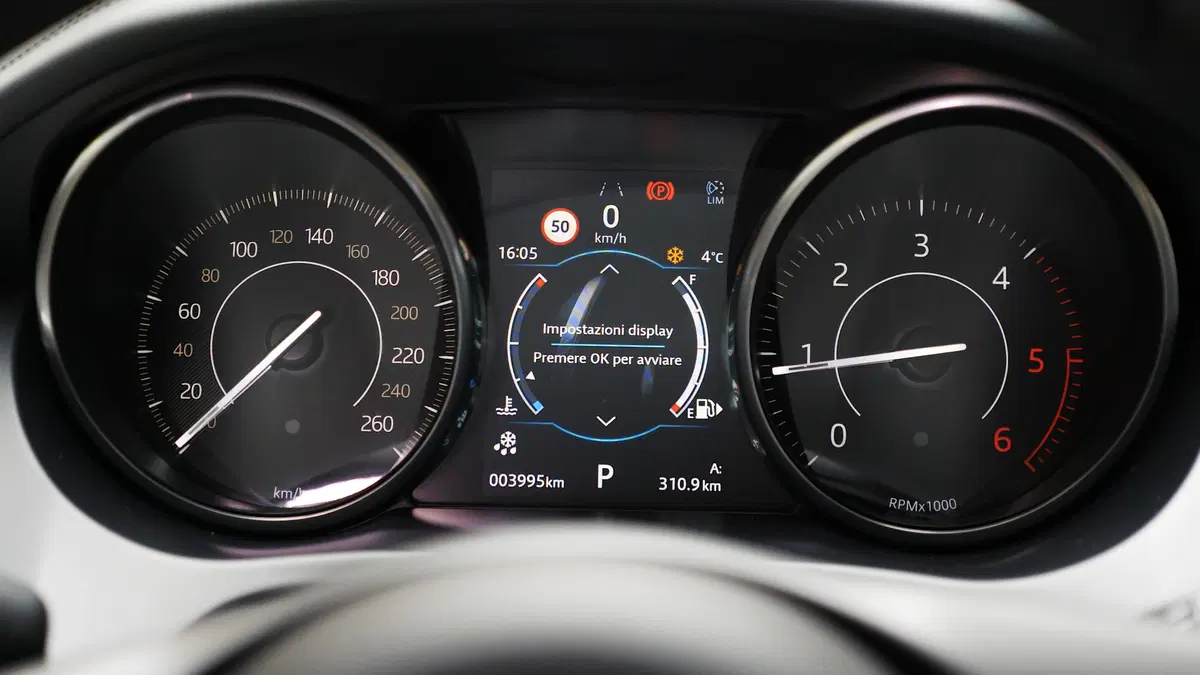 Jaguar E-Pace, Come va in... Famiglia [Video] (24)