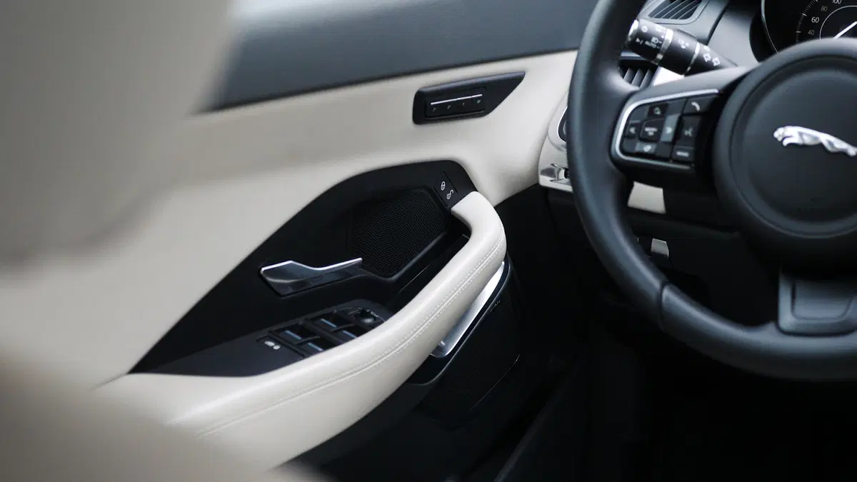 Jaguar E-Pace, Come va in... Famiglia [Video] (23)