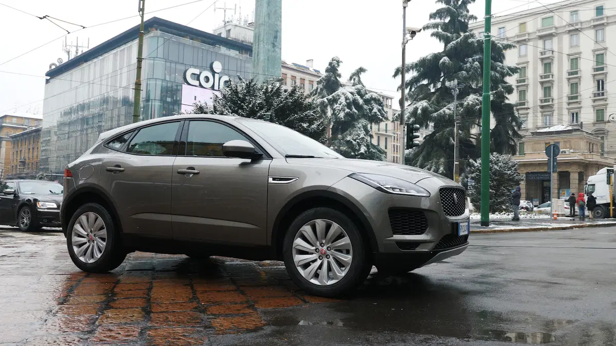 Jaguar E-Pace, Come va in... Famiglia [Video] (27)