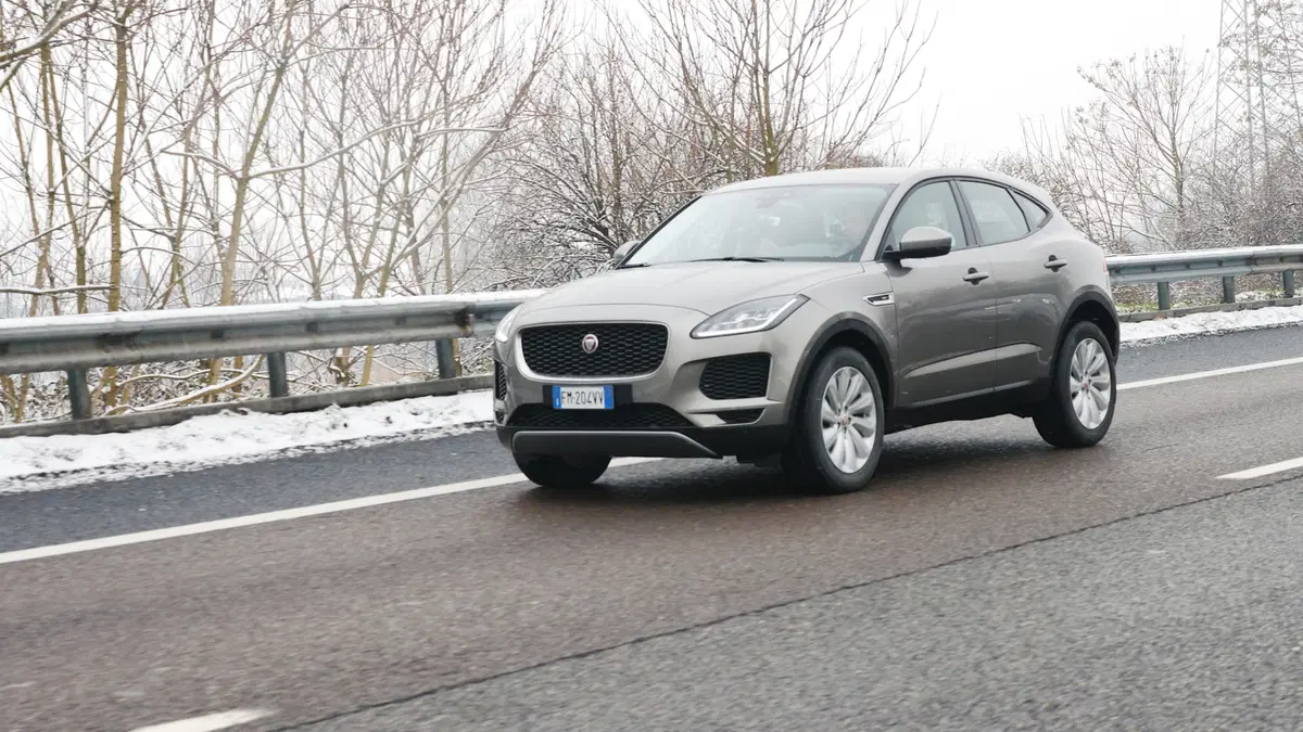 Jaguar E-Pace, Come va in... Famiglia [Video] (26)
