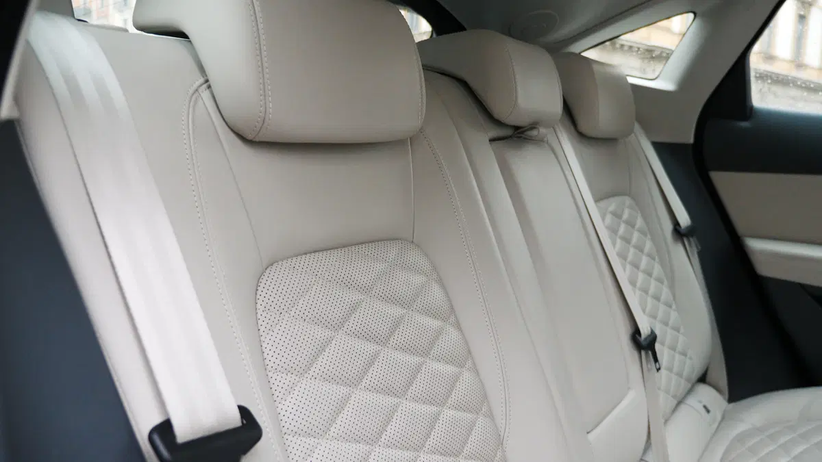 Jaguar E-Pace, Come va in... Famiglia [Video] (28)