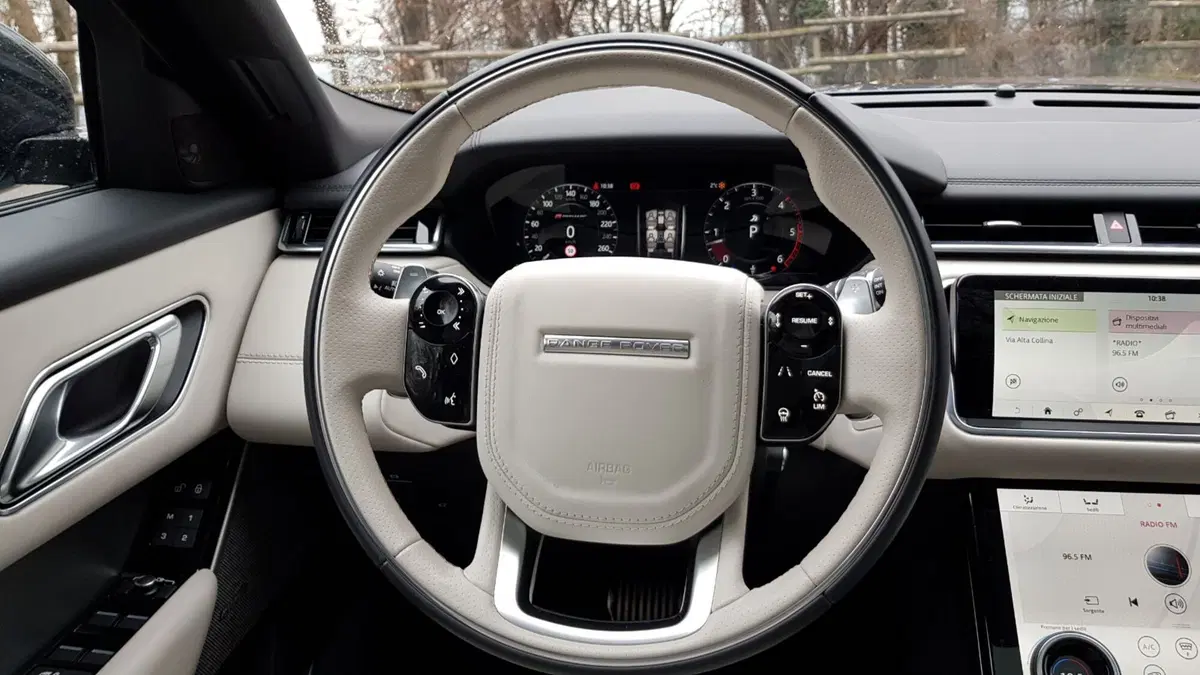 Range Rover Velar | Seduti nel burro di un SUV "superiore" (10)
