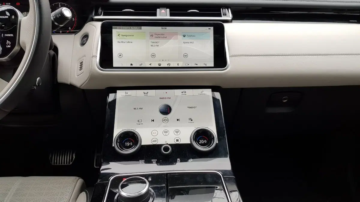 Range Rover Velar | Seduti nel burro di un SUV "superiore" (12)