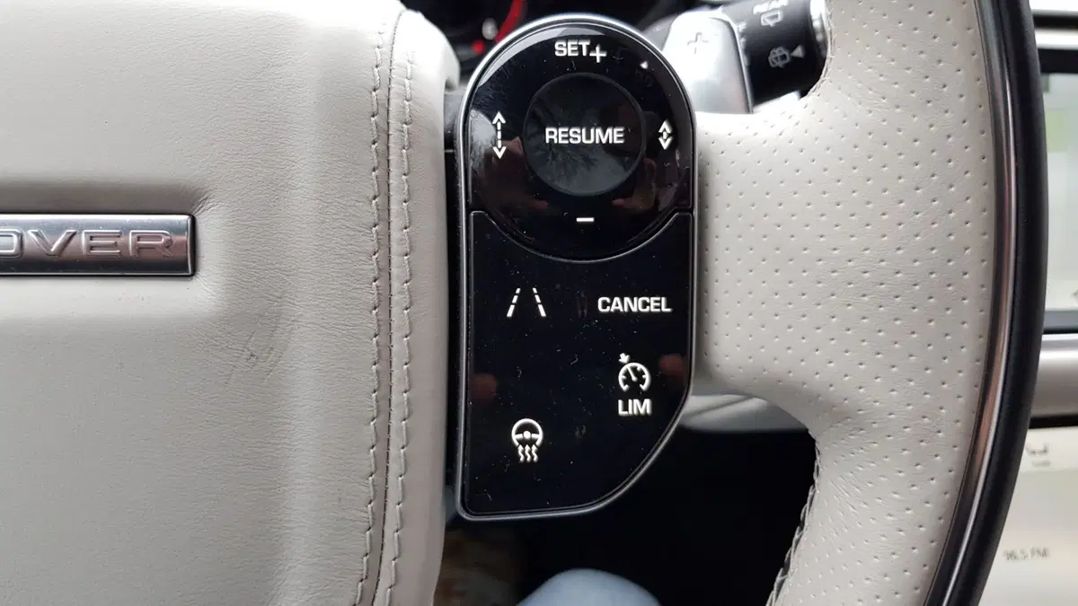 Range Rover Velar | Seduti nel burro di un SUV "superiore" (14)