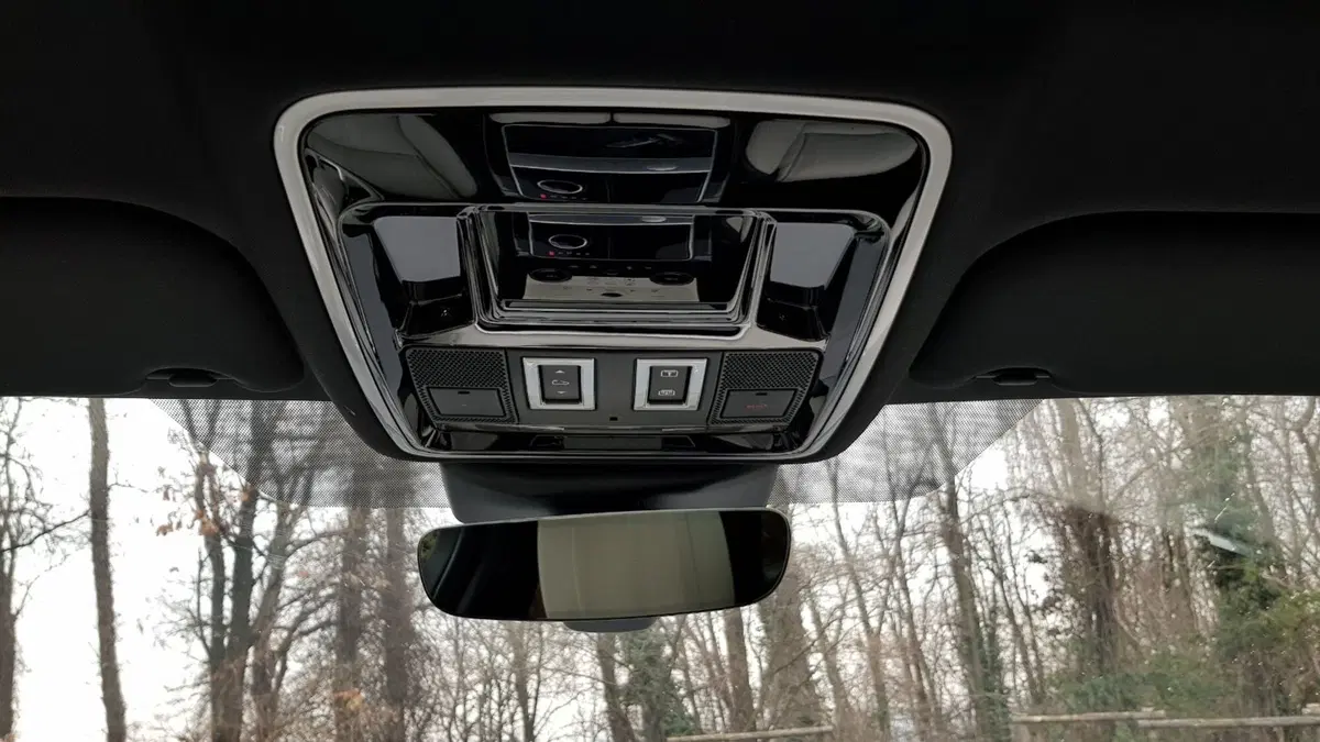 Range Rover Velar | Seduti nel burro di un SUV "superiore" (17)
