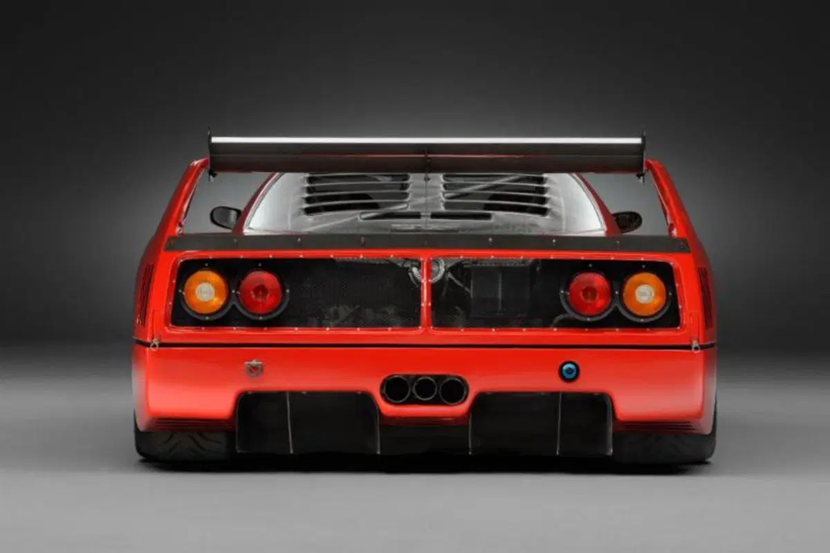 Ferrari F40. All'asta una LM GTC del 93 