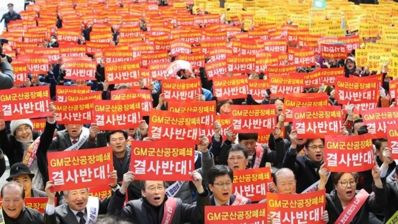 Corea, irruzione dipendenti GM: devastati gli uffici del CEO [video]