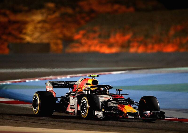 Verstappen, finito a muro in curva 2, scatter&agrave; dalla quindicesima posizione