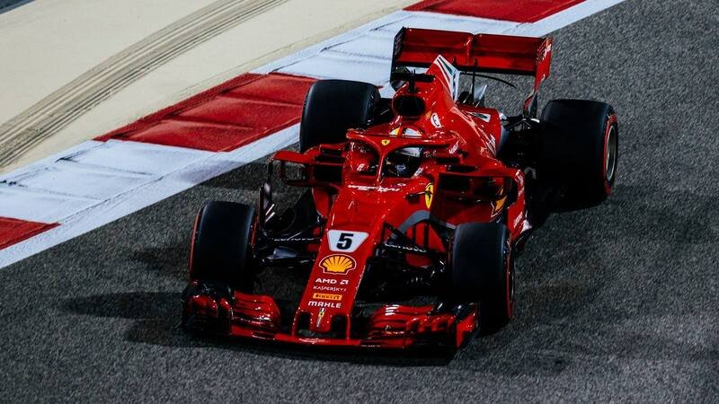 F1, GP Bahrain 2018: pole per Vettel. Secondo Raikkonen