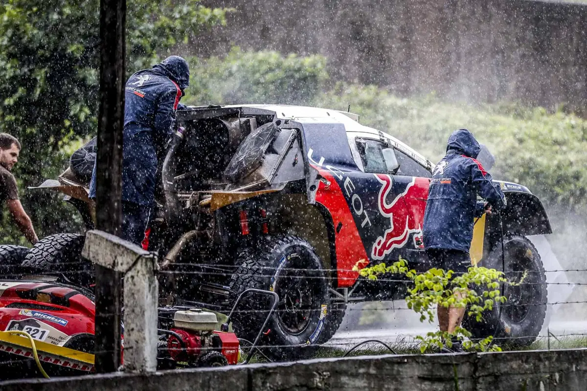 Dakar 2016. Peterhansel, tripletta Peugeot, e la Honda di Gonçalves