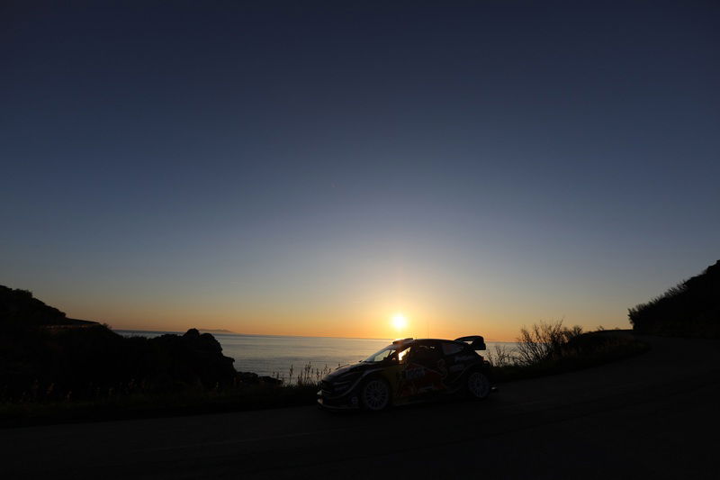 Sebastien Ogier alla fine del Day 2 del Tour de Corse