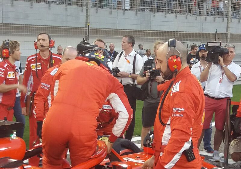 F1, GP Bahrain 2018: frattura a tibia e perone per il meccanico di Raikkonen