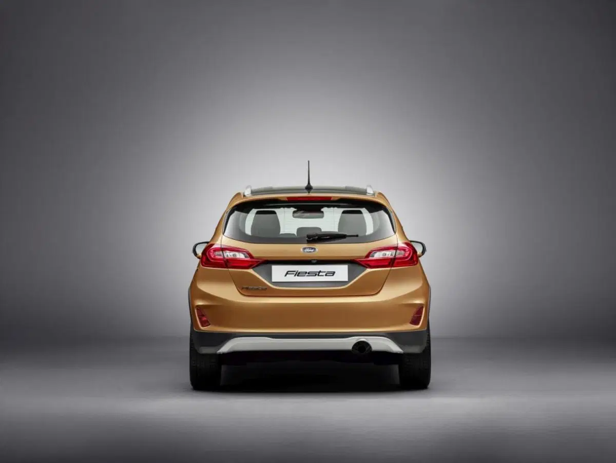 Ford Fiesta Active, la compatta diventa un crossover (9)