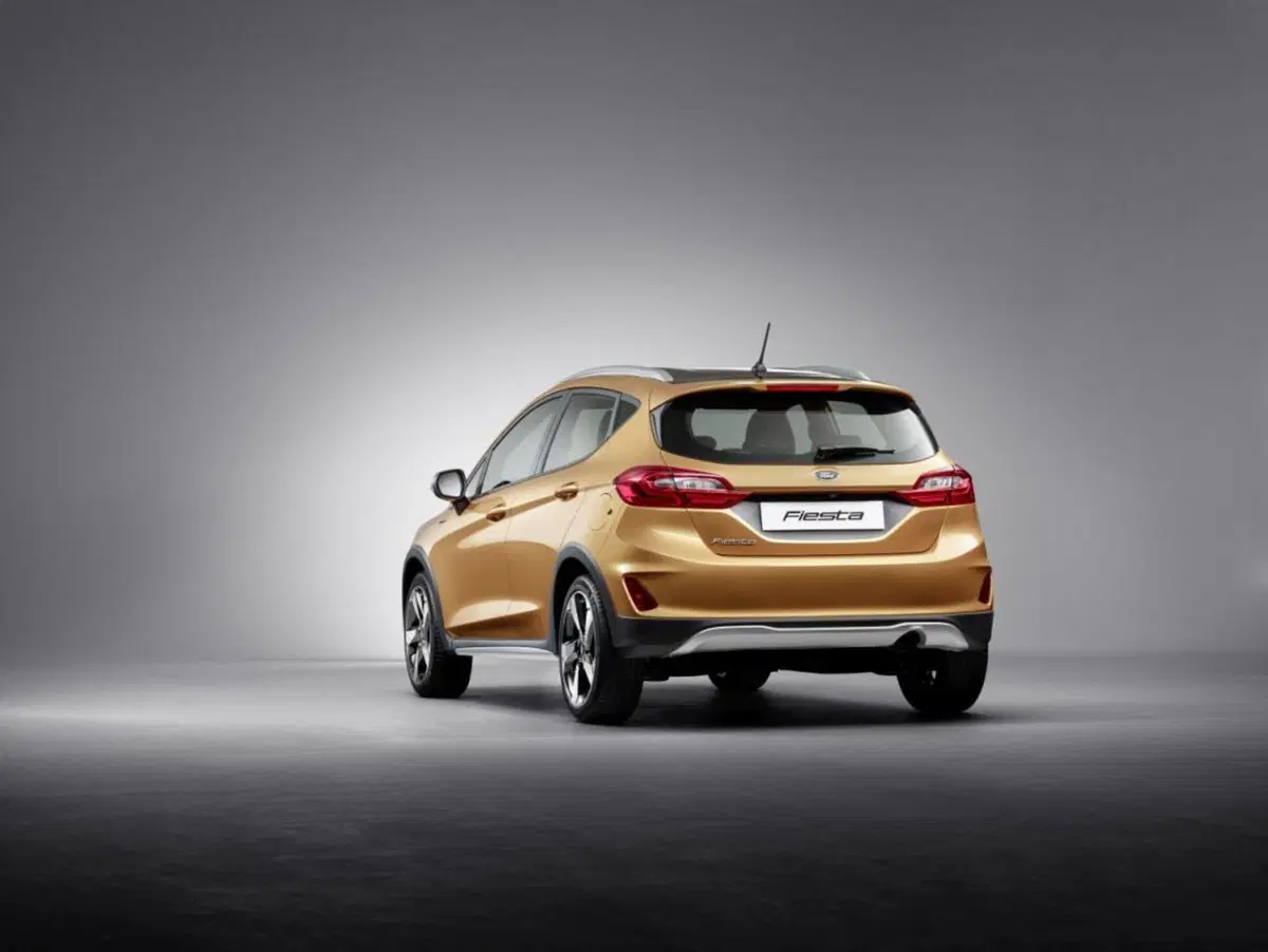Ford Fiesta Active, la compatta diventa un crossover (5)