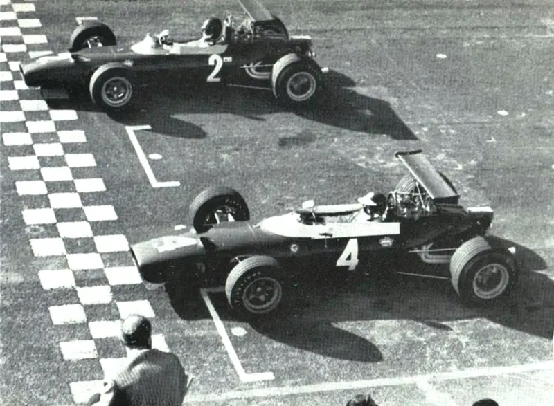 Le due rosse F2 dei piloti italiani al via del GP di Roma: l'ordine di partenza sar&agrave; poi anche quello di arrivo