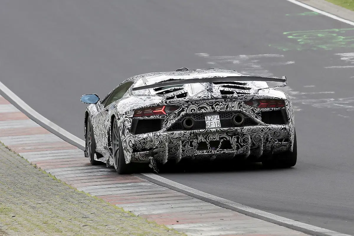 Lamborghini Aventador Super Veloce Jota: eccola (2)