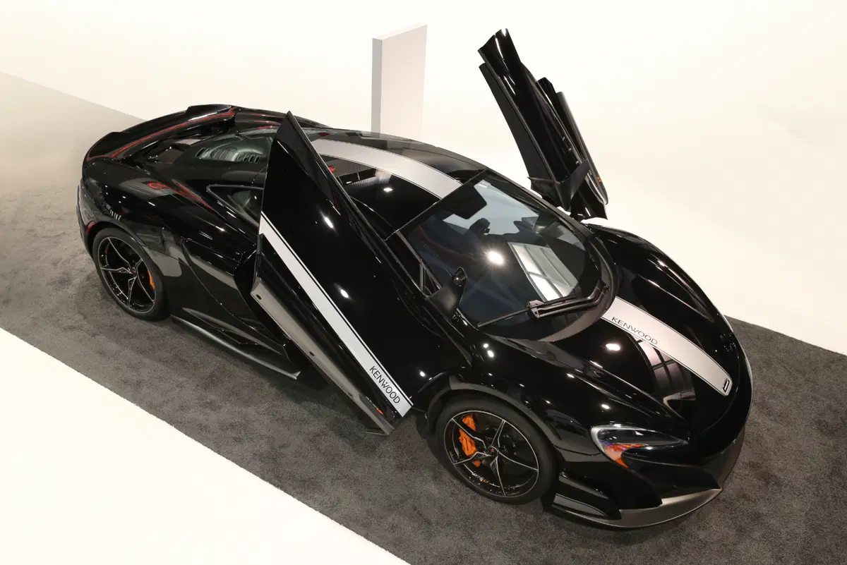 McLaren 675LT JvcKenwood: addio al cruscotto (3)