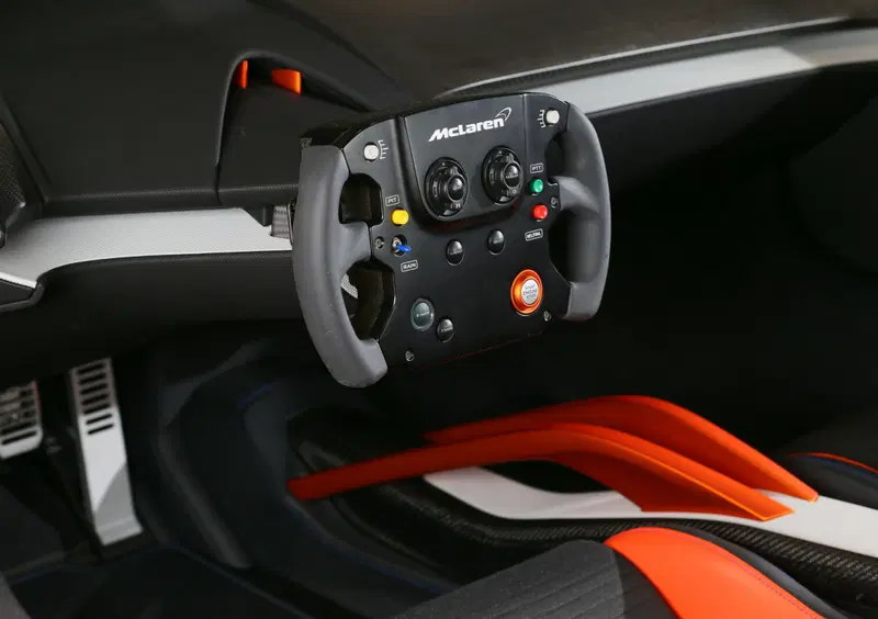 McLaren 675LT JvcKenwood: addio al cruscotto