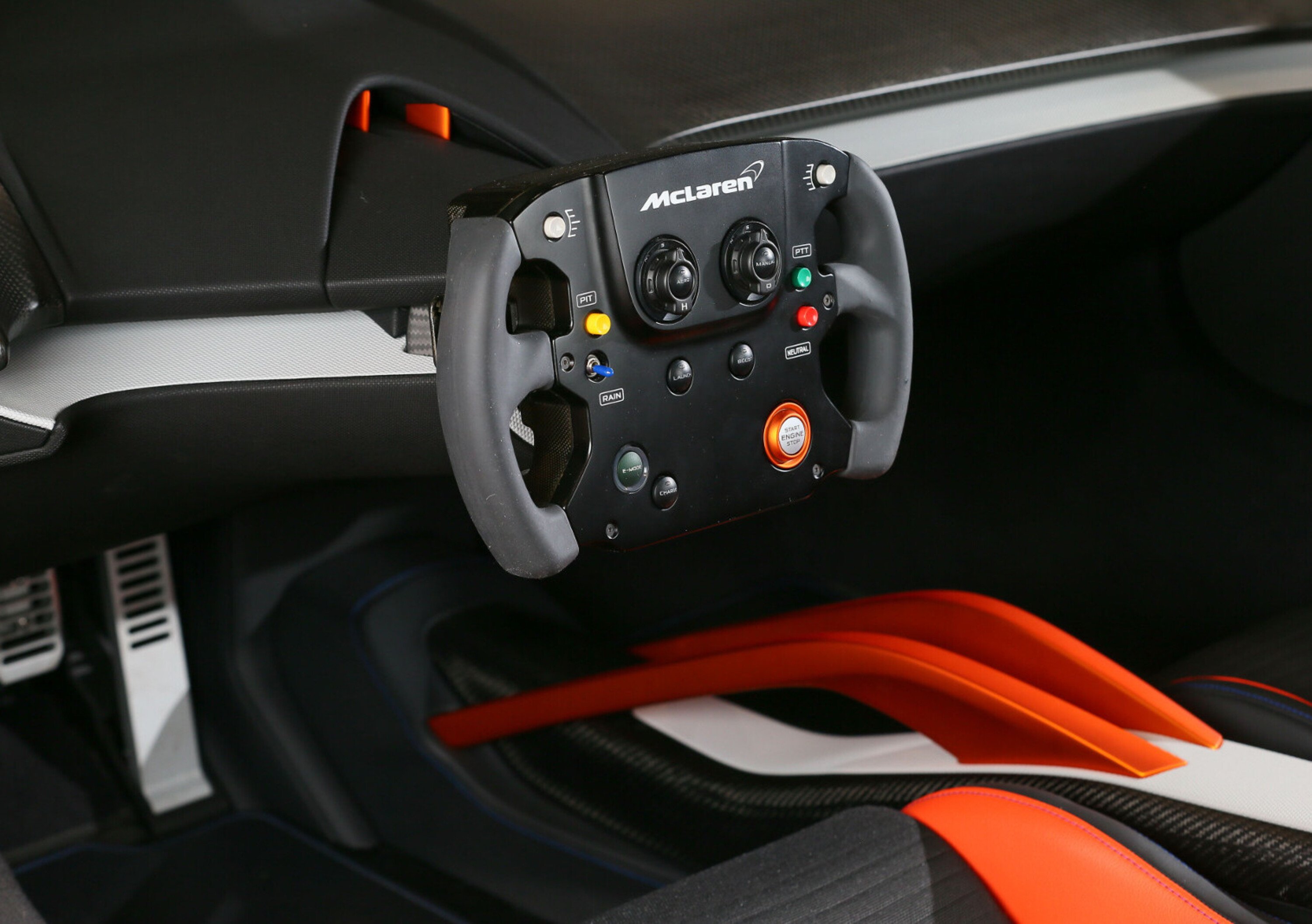 McLaren 675LT JvcKenwood: addio al cruscotto