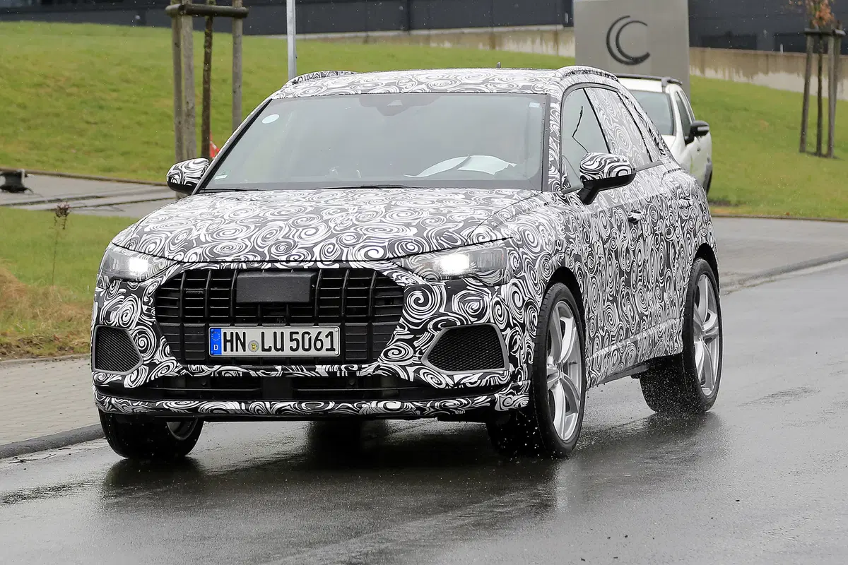 Nuova Audi SQ3, si intravede il nuovo modello del compact SUV