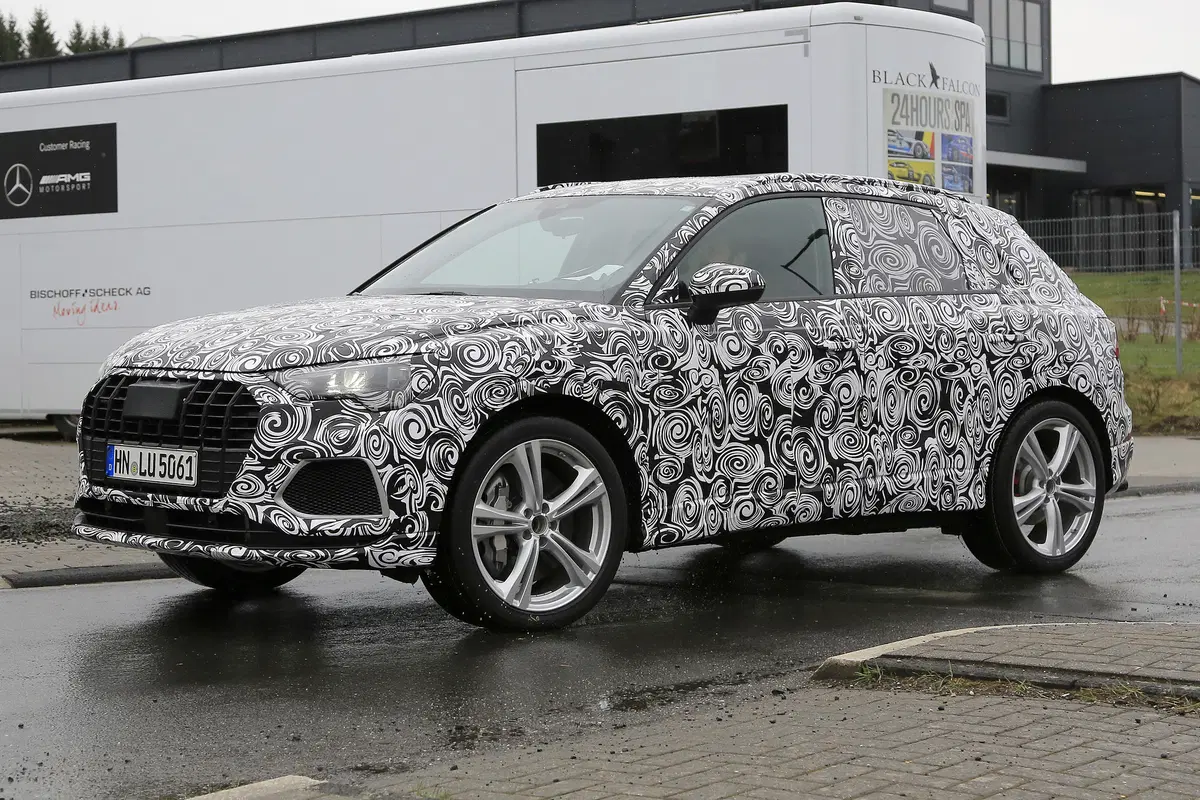 Nuova Audi SQ3, si intravede il nuovo modello del compact SUV (2)