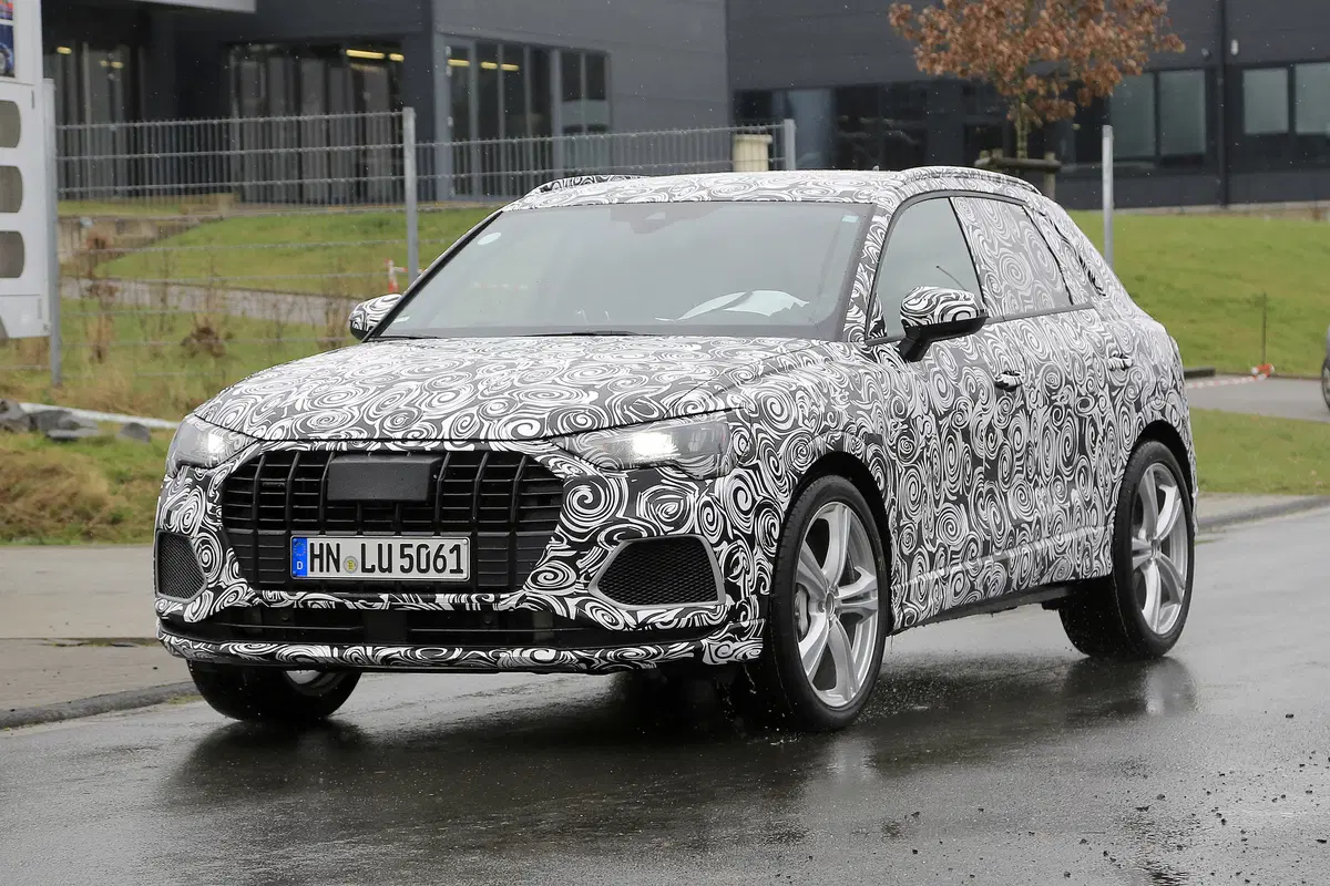Nuova Audi SQ3, si intravede il nuovo modello del compact SUV (3)