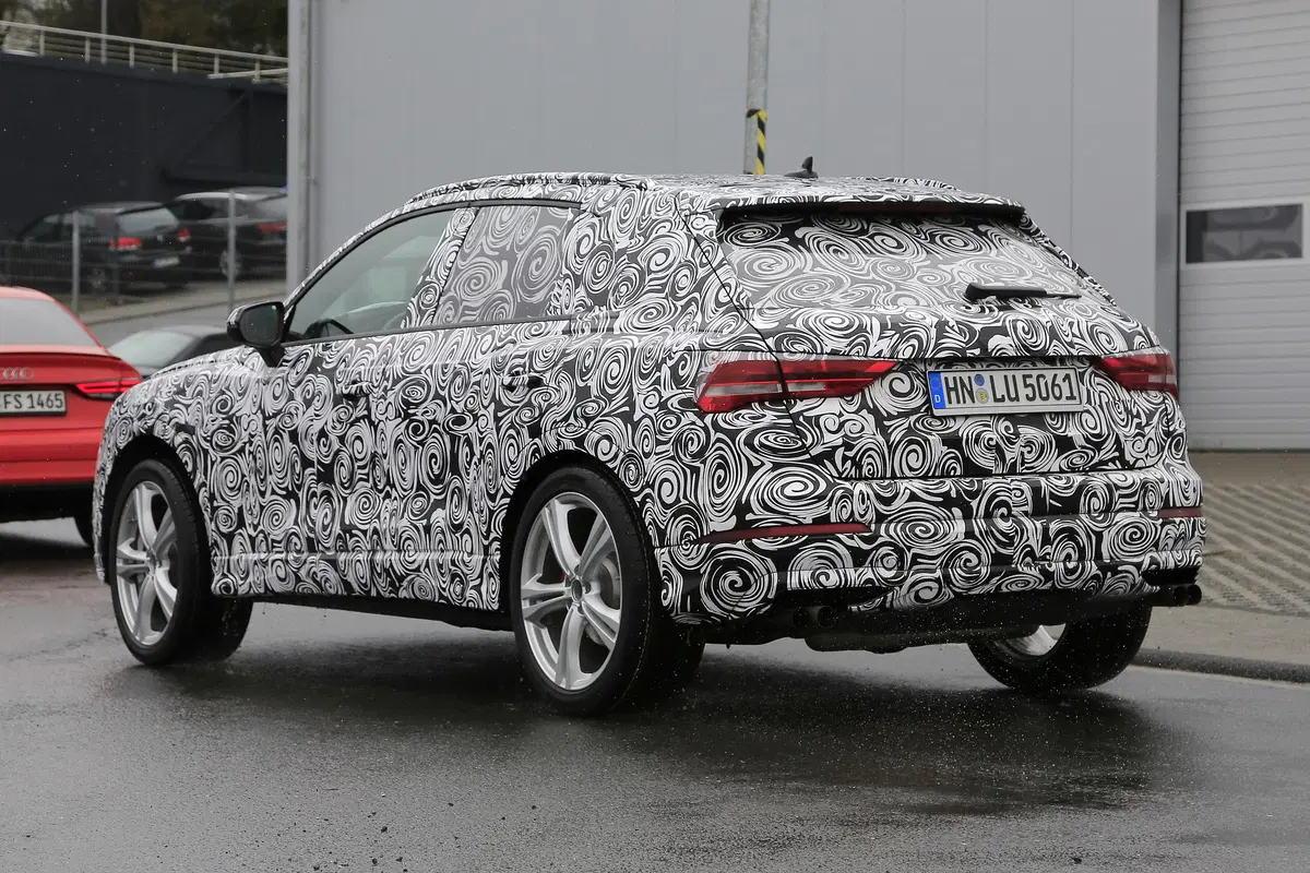 Nuova Audi SQ3, si intravede il nuovo modello del compact SUV (7)