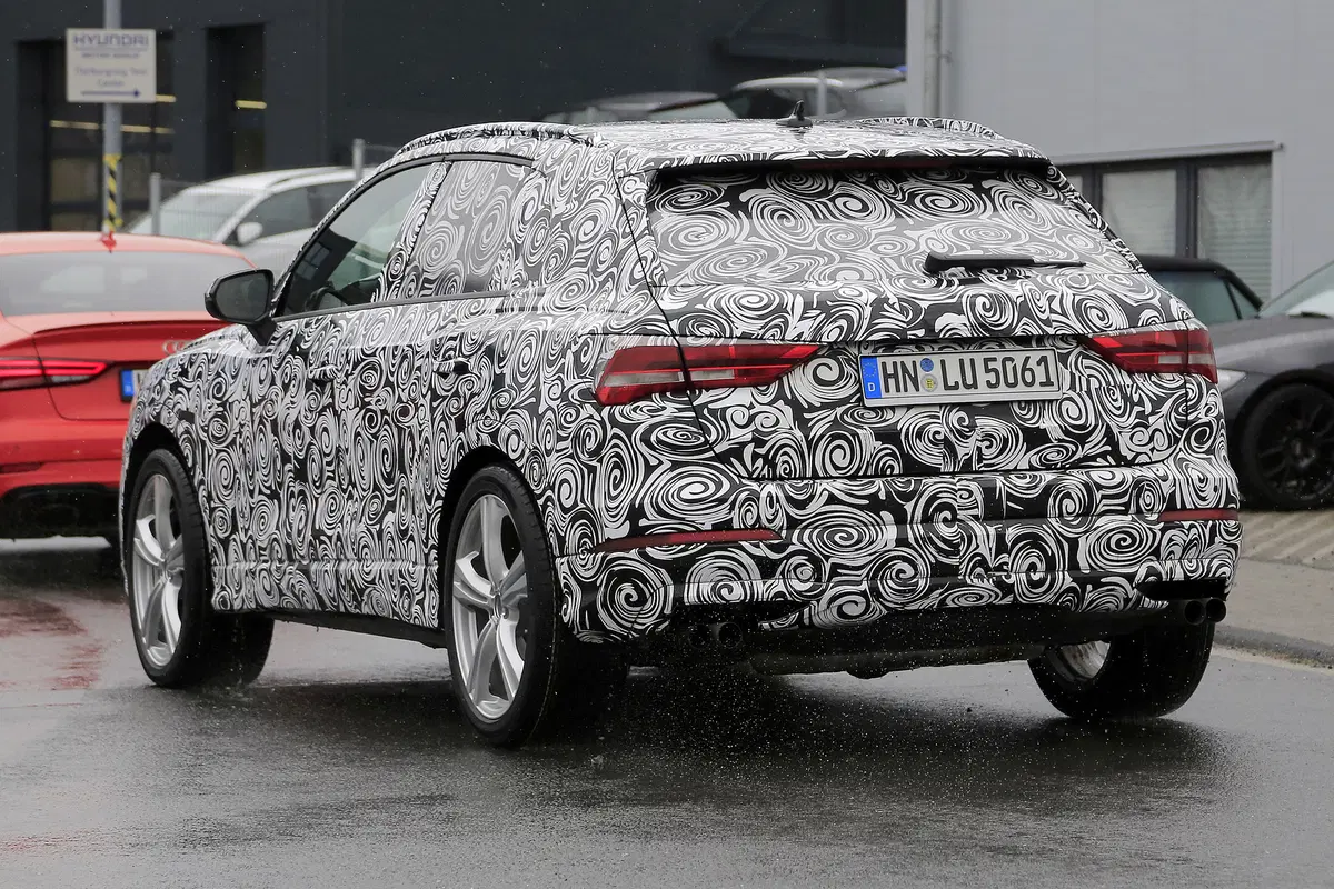 Nuova Audi SQ3, si intravede il nuovo modello del compact SUV (9)