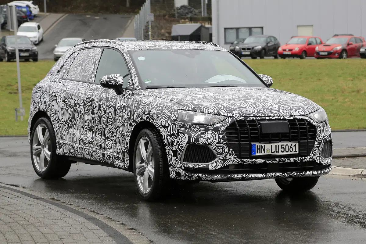 Nuova Audi SQ3, si intravede il nuovo modello del compact SUV (10)