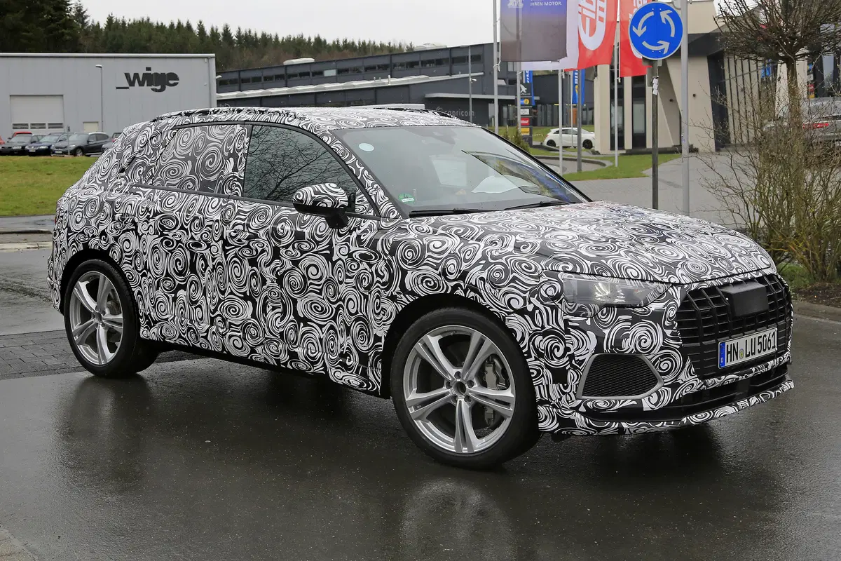 Nuova Audi SQ3, si intravede il nuovo modello del compact SUV (12)