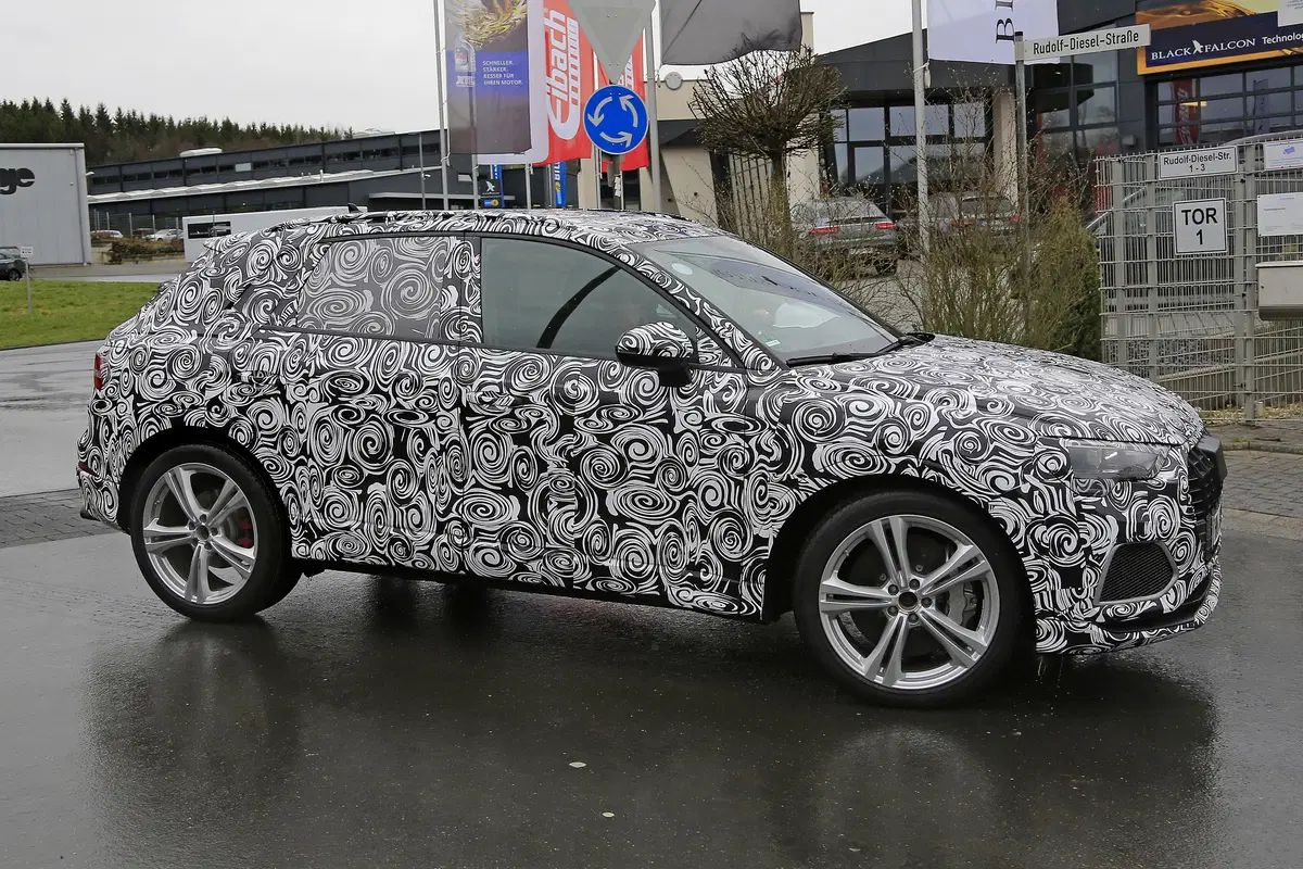 Nuova Audi SQ3, si intravede il nuovo modello del compact SUV (13)