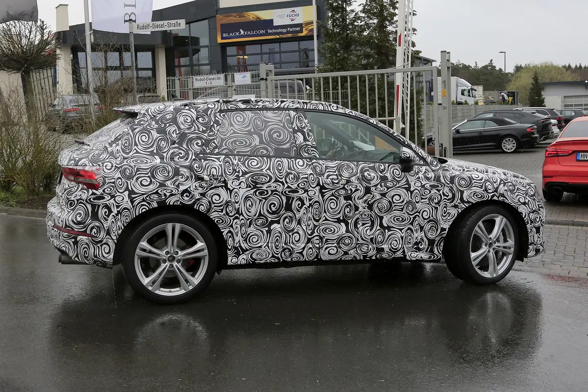 Nuova Audi SQ3, si intravede il nuovo modello del compact SUV (15)