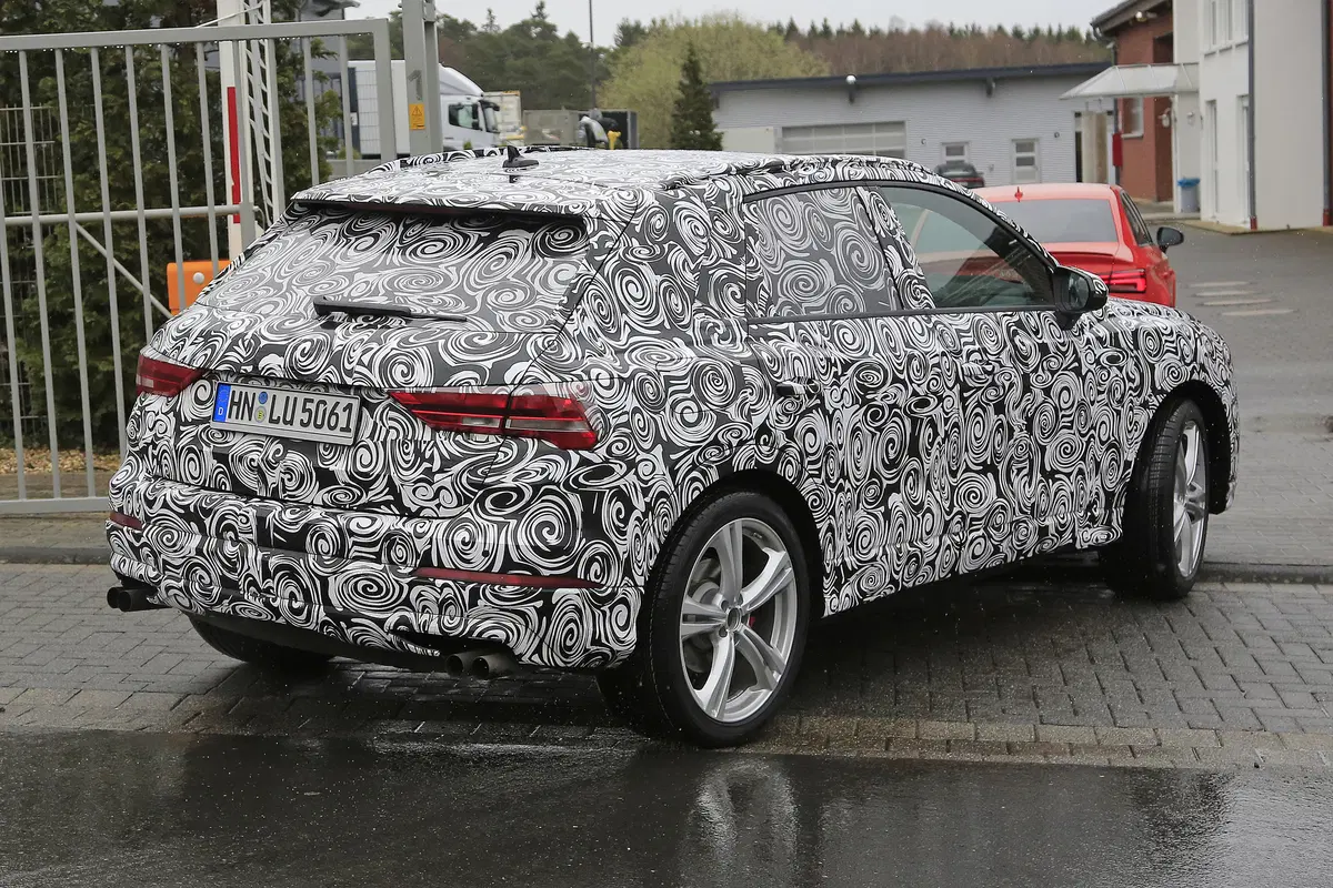 Nuova Audi SQ3, si intravede il nuovo modello del compact SUV (16)