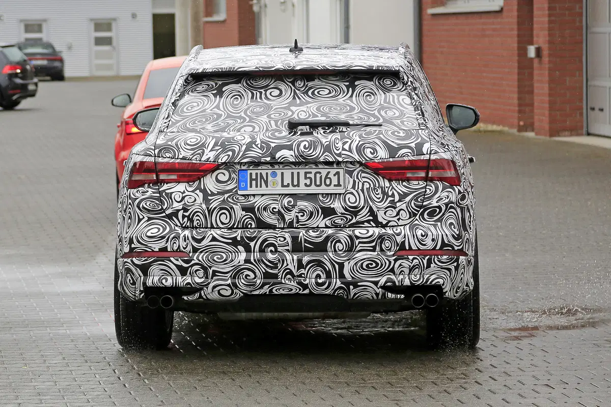 Nuova Audi SQ3, si intravede il nuovo modello del compact SUV (18)