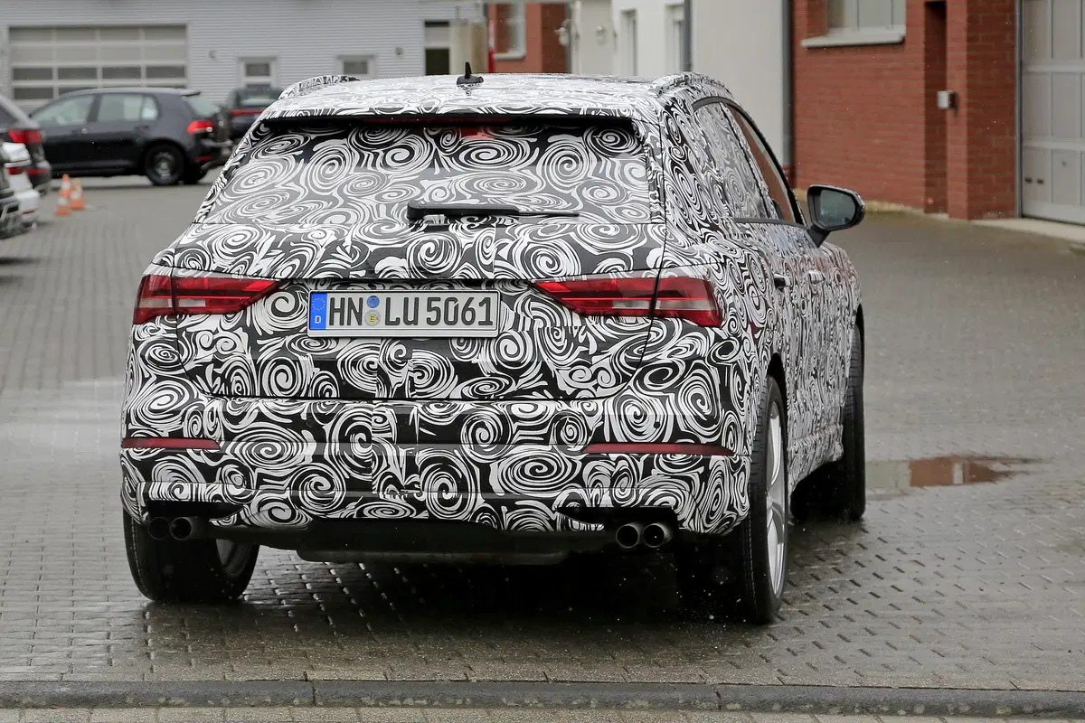 Nuova Audi SQ3, si intravede il nuovo modello del compact SUV (17)