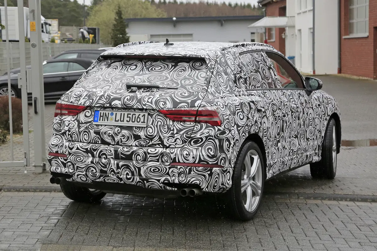 Nuova Audi SQ3, si intravede il nuovo modello del compact SUV (19)