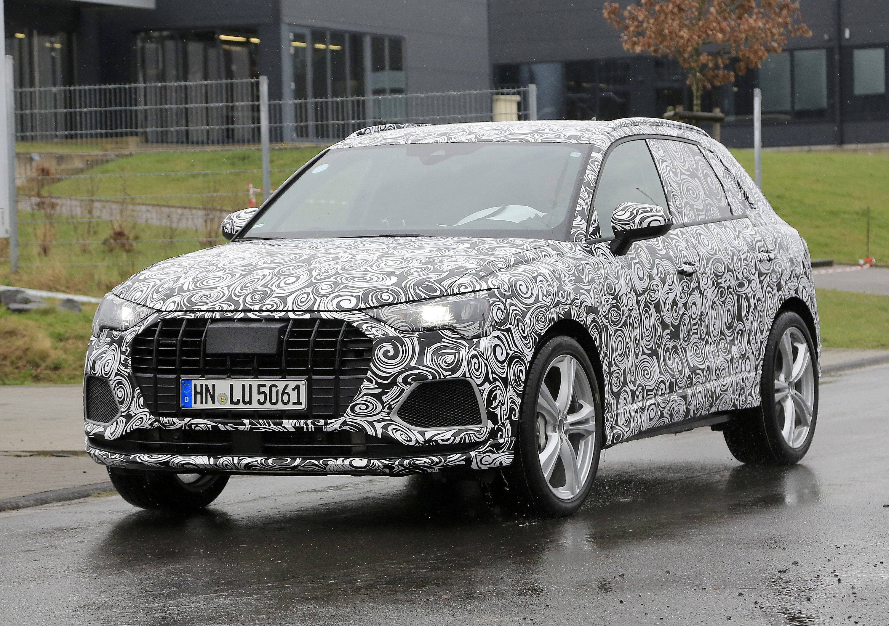 Nuova Audi SQ3, si intravede il nuovo modello del compact SUV