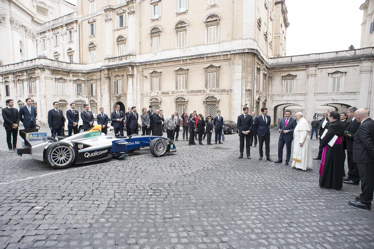 La Formula E incontra Papa Francesco in vista dell'inaugurazione dell'E-Prix (3)