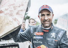 Dakar 2016 Peugeot. Le 2008 DKR in volo radente sul Salar di Uyuni. L’ultimo WP è di Peterhansel